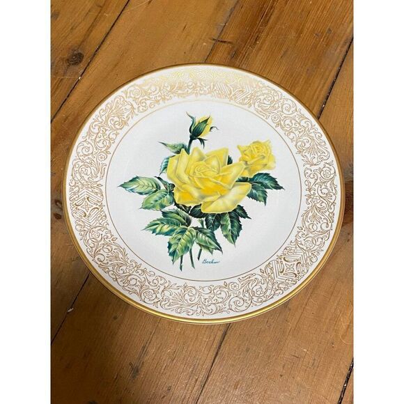 The Edward Marshall Boehm Roses of Excellence Collection The Elegance Rose Plate - Picture 1 of 2